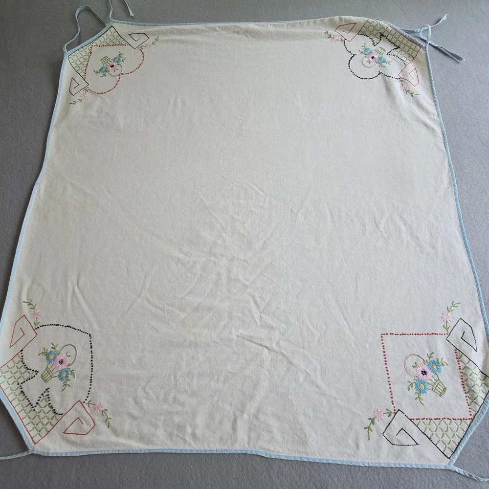 Unbranded Vintage Tablecloth OS Cream Floral Hand Embroidered Basket Cottagecore